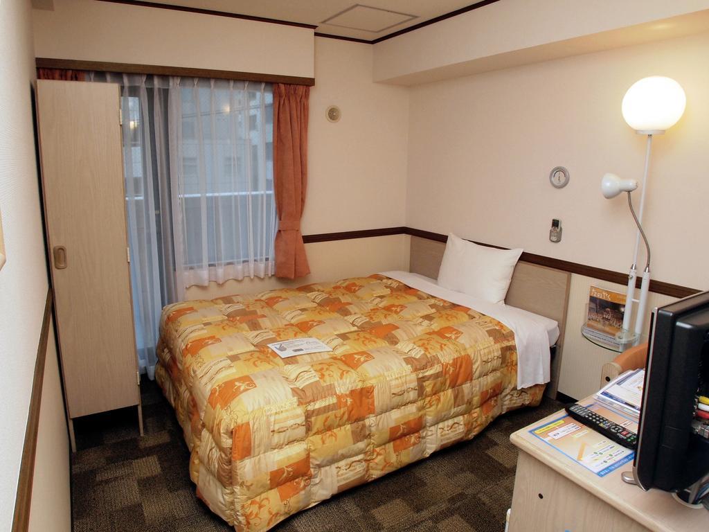 Toyoko Inn Hokkaido Sapporo-Eki Nishi-Guchi Hokudai Mae Exterior foto