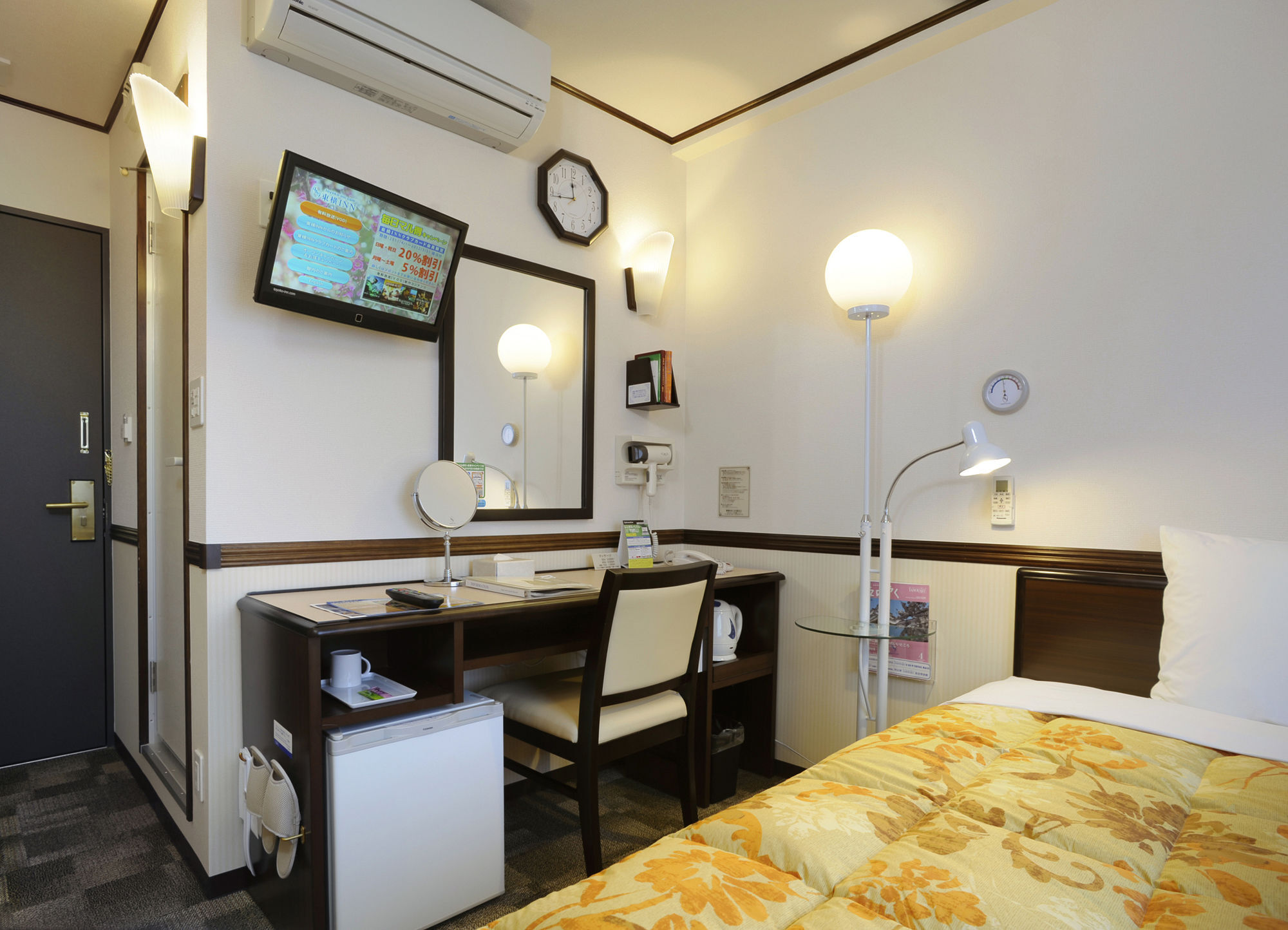 Toyoko Inn Hokkaido Sapporo-Eki Nishi-Guchi Hokudai Mae Exterior foto